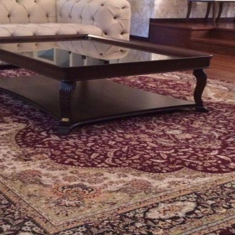 Tapete em sala com decoração neutra